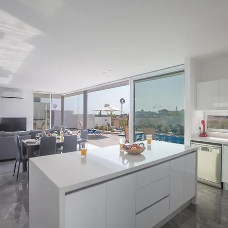 The Ultimate 5 Star Holiday In With Private Pool And Close To The Beach 1694 *