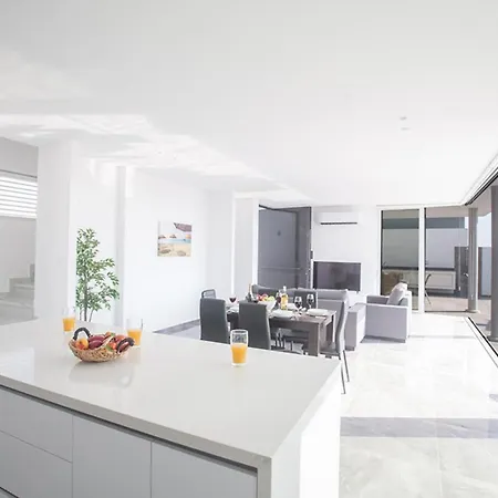 The Ultimate 5 Star Holiday In With Private Pool And Close To The Beach 1694 Willa